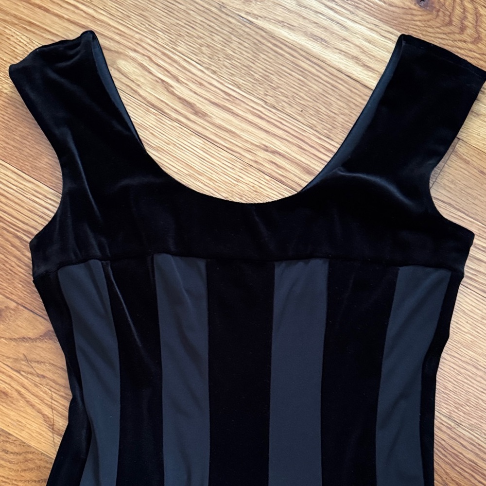 dressbarn Elegant Black Sleeveless Dress with Velvet Panels. Size Petite 8 - Picture 6 of 9